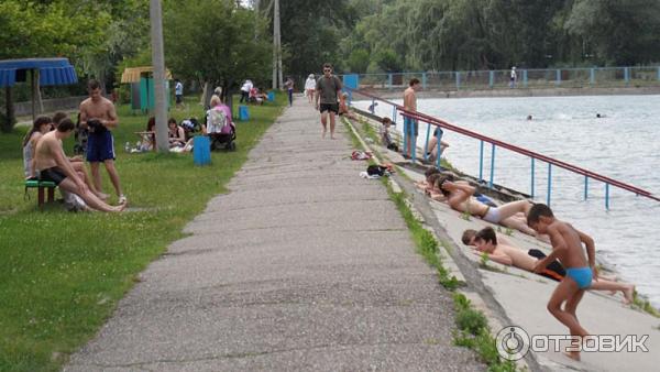 Погулять в майкопе. Майкоп бассейн в городском парке. Городской бассейн Майкоп. Бассейн в Майкопе открытый. Майкоп городской парк бассейн.