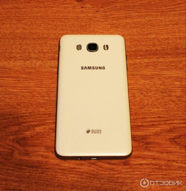 Смартфон Samsung Galaxy J7 SM-J710F