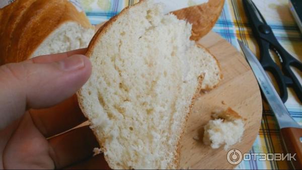 Белый хлеб крошится. Хлеб крошится. Дефекты мякиша хлеба. Хлебный Мякиш на крючке. Илюша хлебный Мякиш