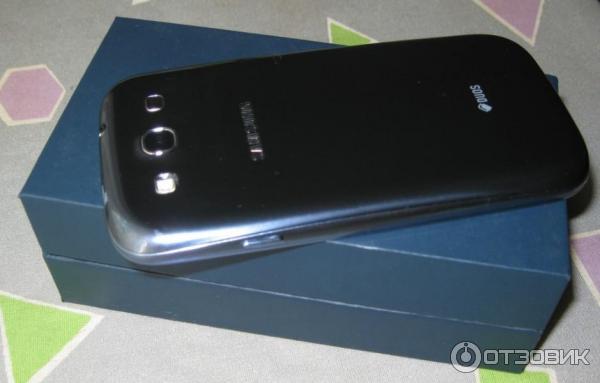 Samsung Galaxy S III Duos сбоку