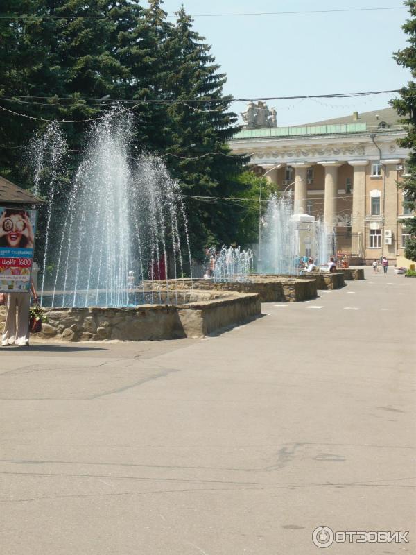 Скверы волжского. Парк Гидростроитель Волжский. Парк ВГС Волжский. Парк культуры и отдыха Гидростроитель Волжский. Ротонда парк Гидростроитель Волжский.