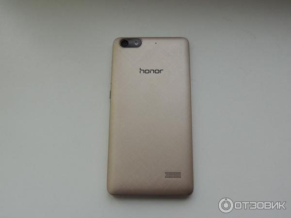 Смартфон Huawei Honor 4c с оборотной стороны