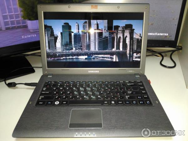 Samsung r428 корпус. R 428. Samsung np-r428. Samsung r425. Самсунг r428.