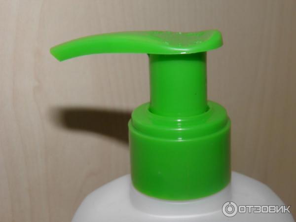 Очищающее средство для интимной гигиены Oriflame Feminelle Protecting Intimate Wash aloe vera фото