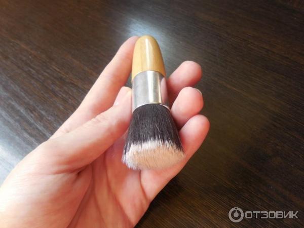 Кисть для макияжа Flat Top Bamboo Brush фото