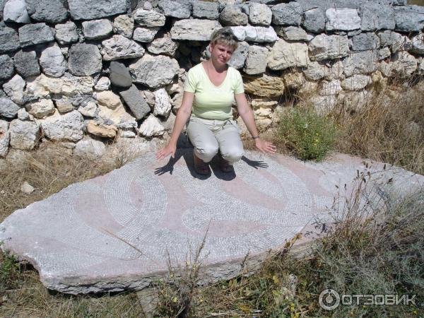 Обломок перекрытия с мозаичным полом