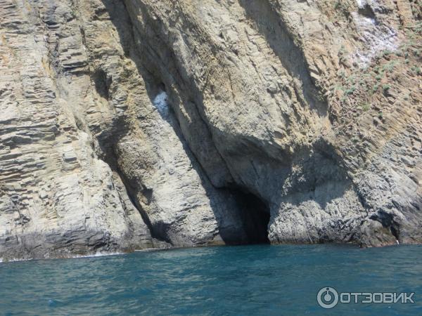 Морские прогулки вдоль потухшего вулкана Кара-даг (Россия, Коктебель) фото