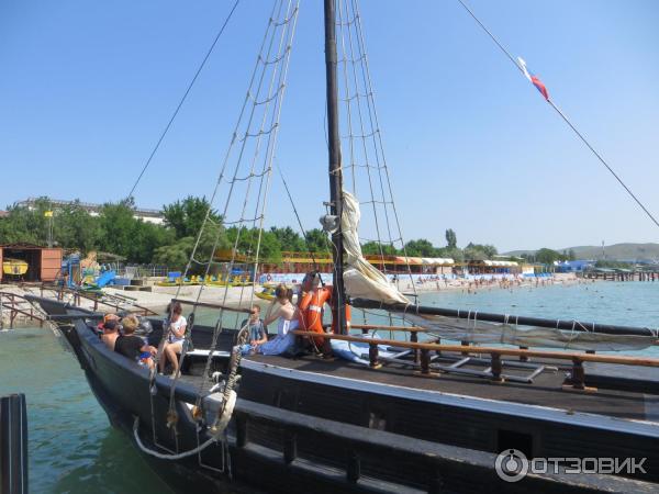 Морские прогулки вдоль потухшего вулкана Кара-даг (Россия, Коктебель) фото