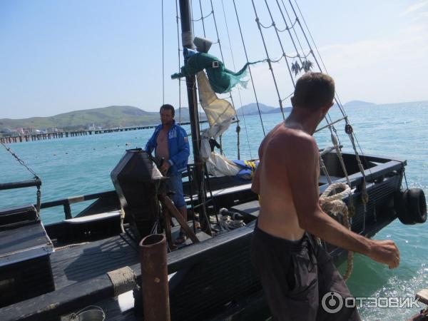 Морские прогулки вдоль потухшего вулкана Кара-даг (Россия, Коктебель) фото