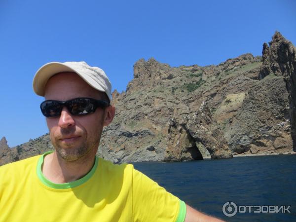 Морские прогулки вдоль потухшего вулкана Кара-даг (Россия, Коктебель) фото