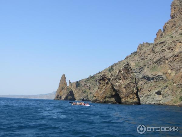 Морские прогулки вдоль потухшего вулкана Кара-даг (Россия, Коктебель) фото