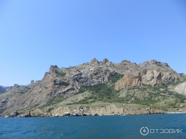 Морские прогулки вдоль потухшего вулкана Кара-даг (Россия, Коктебель) фото