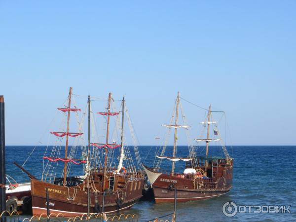 Морские прогулки вдоль потухшего вулкана Кара-даг (Россия, Коктебель) фото