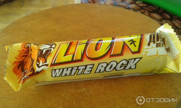 Шоколадный батончик Nestle Lion White Rock фото