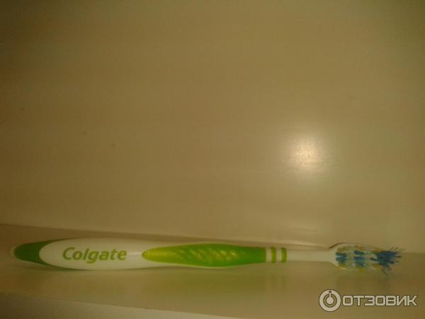 Зубная щётка Colgate.