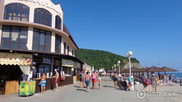 Пляж в Архипо-Осиповке (Россия, Краснодарский край) фото