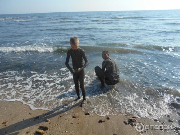 смывают грязь вморе