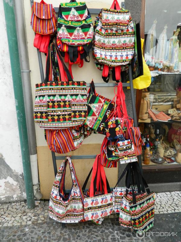 Товары португалии. Португалия альгарве керамика. Что дешевое в португалии. Товары португалии. Товары португалии.