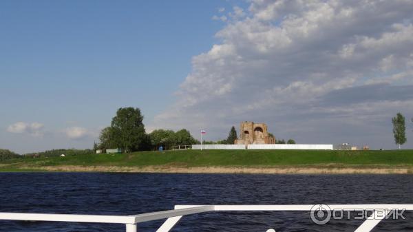 Экскурсия по реке Волхов (Россия, Великий Новгород) фото