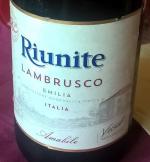 Вино игристое красное Riunite Lambrusco Emilia Amabile фото