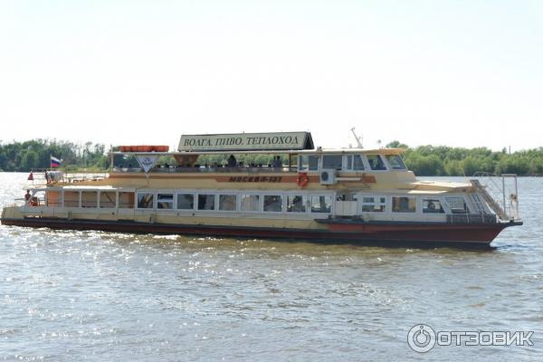 Речной трамвайчик астрахань. Теплоход поплавок астрахань. Речной трамвайчик астрахань. Теплоход москва-1 речной транспорт. Прогулка на трамвайчике астрахань.