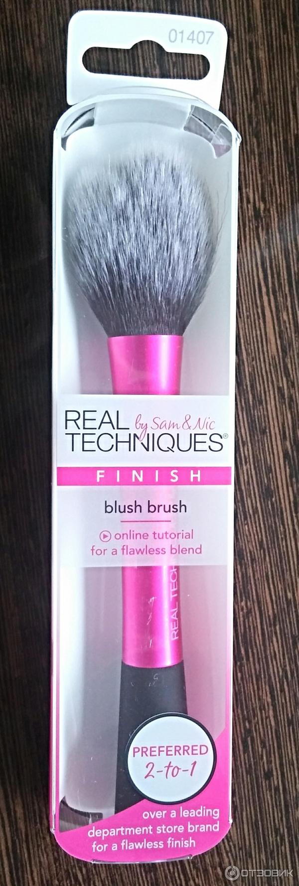 Кисть для румян Real Techniques Blush Brush фото