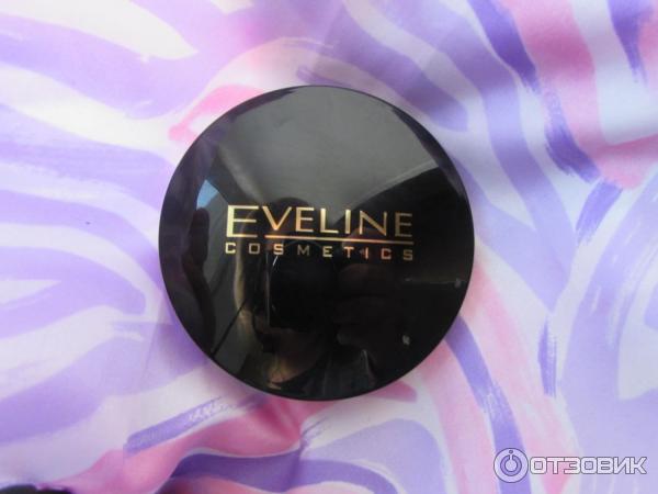 Минеральная матирующая компактная пудра с разглаживающим эффектом Eveline Celebrities Beauty фото