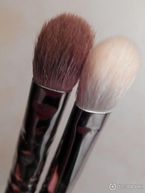 Кисть для макияжа MAC 217 Blending Brush фото