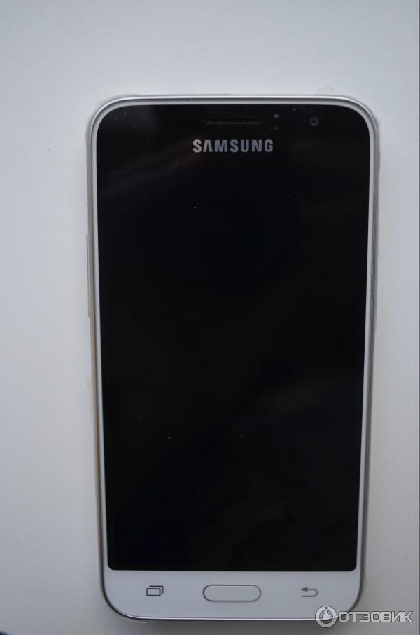 Смартфон Samsung Galaxy J1 2016 SM-J120H White фото