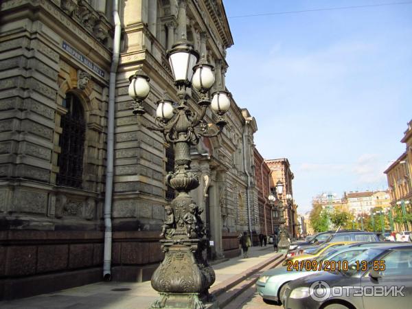 Фонари канделябры перед музеем Штиглица в СПб