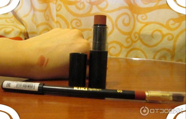 Губная помада Golden Rose Vision Lipstick оттенок 109. Рядом подводной карандаш Kiki оттенка 05.