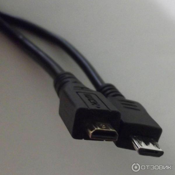 Micro-HDMI вилка слева и micro-USB вилка справа