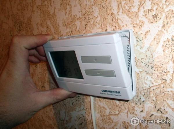 Открытие термостата Computherm Q7 для замены батареек