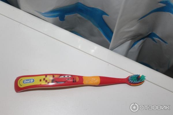 Детская зубная щетка Oral-B Stages Тачки фото