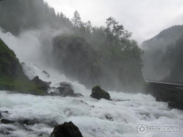 Водопад Лотефоссен (Норвегия, Одда) фото