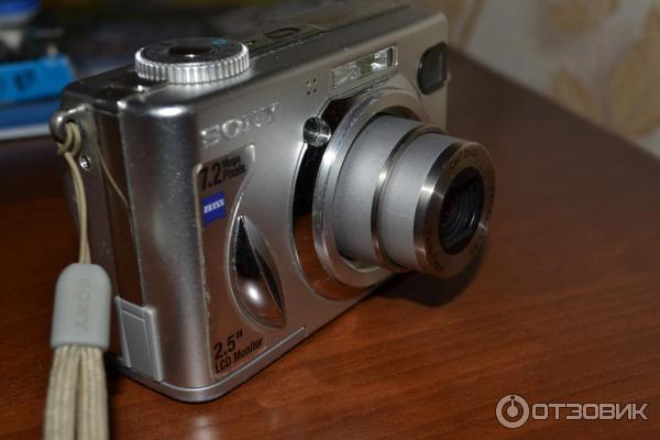 Цифровой фотоаппарат Sony Cyber-shot DSC-W7