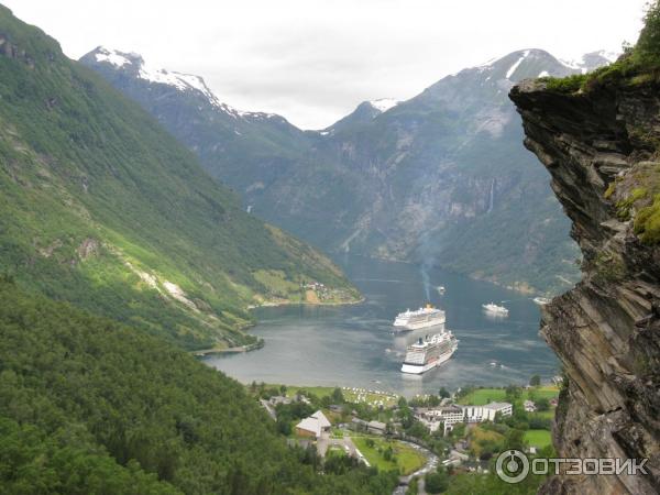 Смотровая площадка Flydalsjuvet (Норвегия, Гейрангер) фото