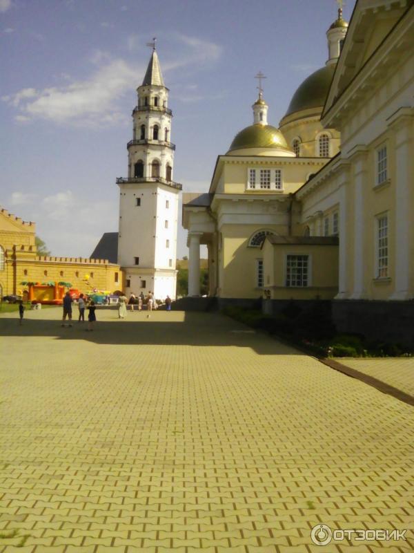 Наклонная башня Демидовых (Россия, Невьянск) фото