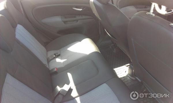 Автомобиль Fiat Linea седан фото