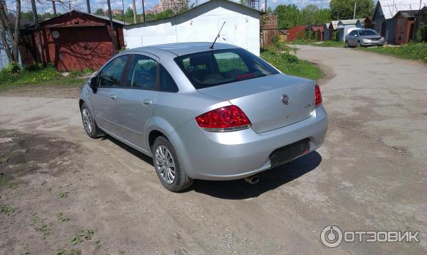 Автомобиль Fiat Linea седан фото