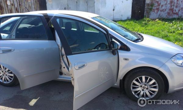 Автомобиль Fiat Linea седан фото