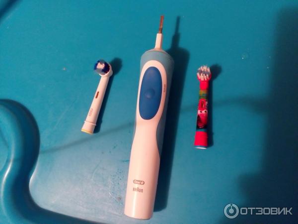 Электрическая зубная щетка Oral-B Braun Timer фото