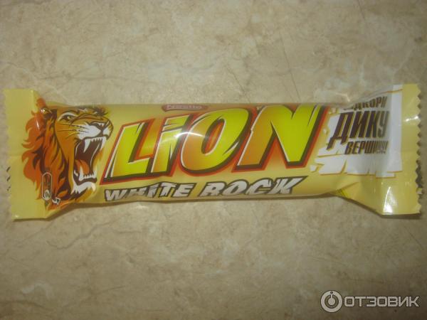 Шоколадный батончик Nestle Lion White Rock фото