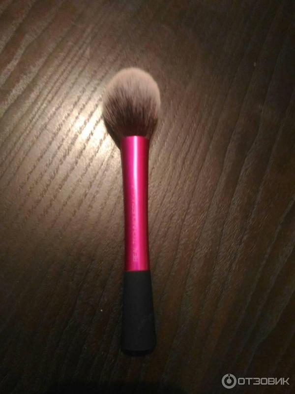 Кисть для румян Real Techniques Blush Brush фото