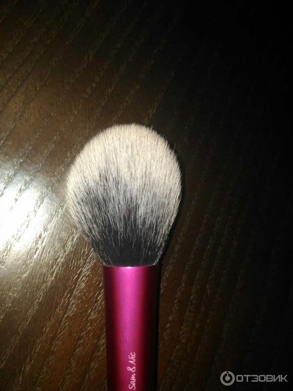 Кисть для румян Real Techniques Blush Brush фото