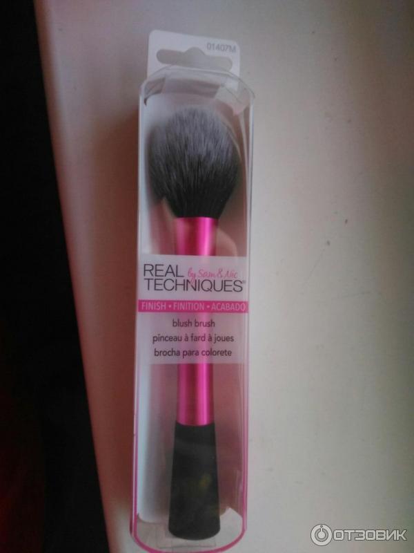 Кисть для румян Real Techniques Blush Brush фото